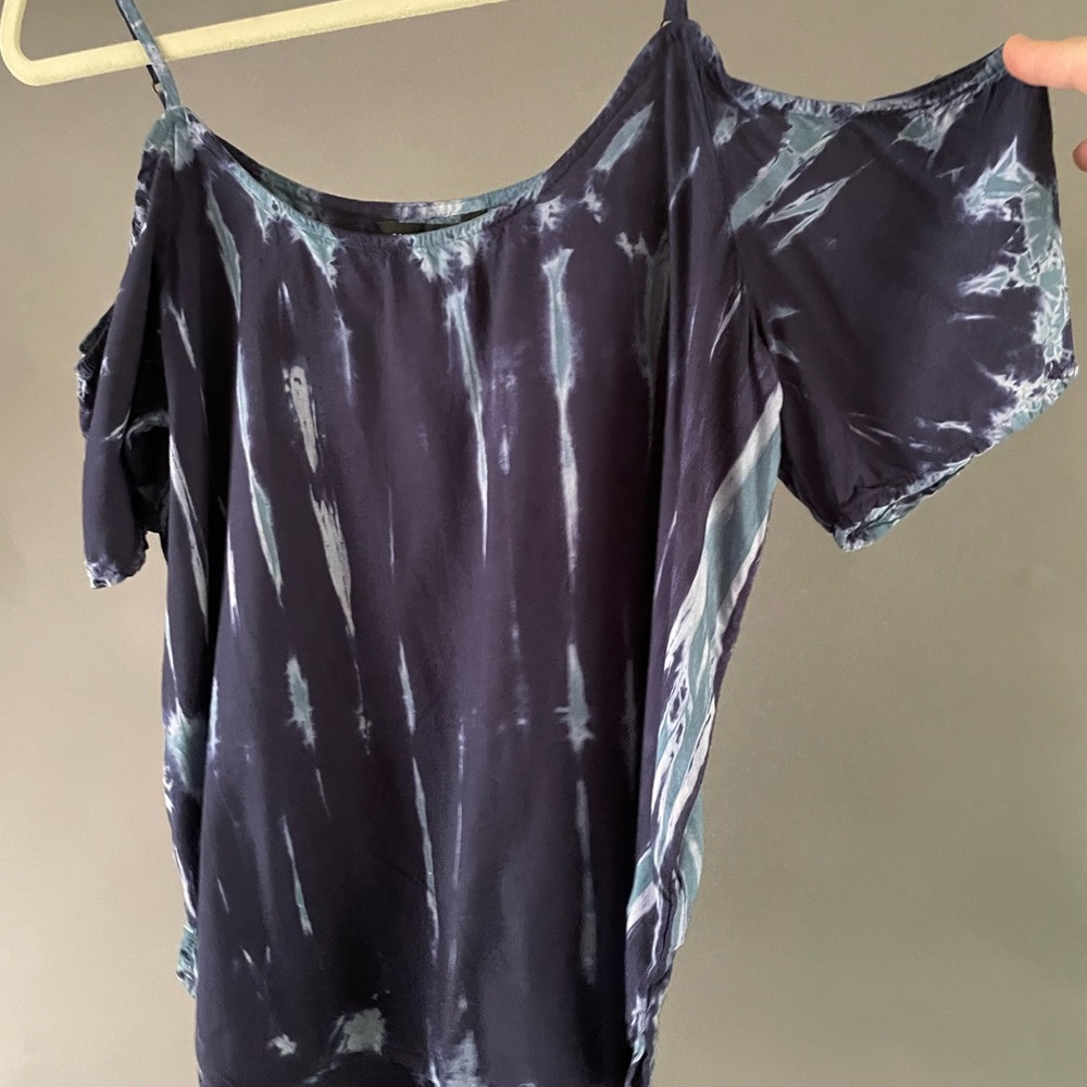 Rock & Republic Blue Asymmetrical Flutter Sleeve Blouse